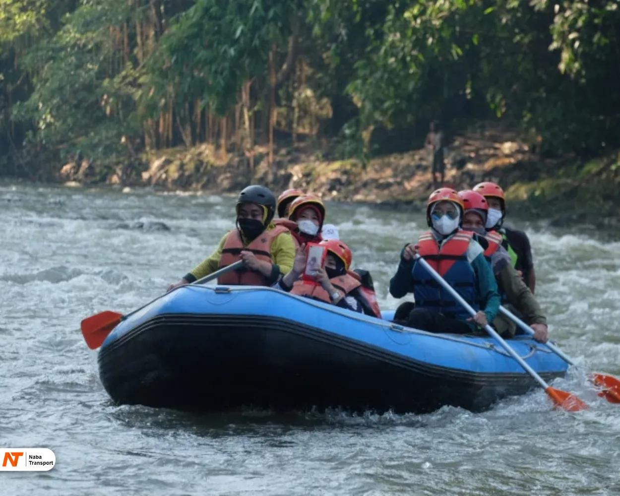 Arung Jeram Sungai Ciliwung Depok