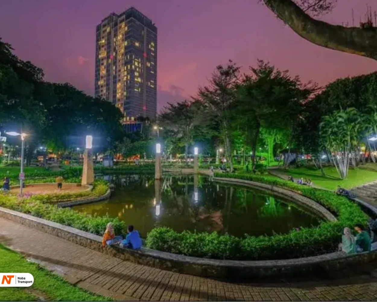 Suasana malam taman